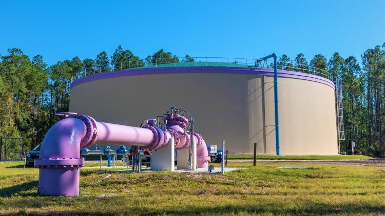 Reclaimed water pipe with storage tank